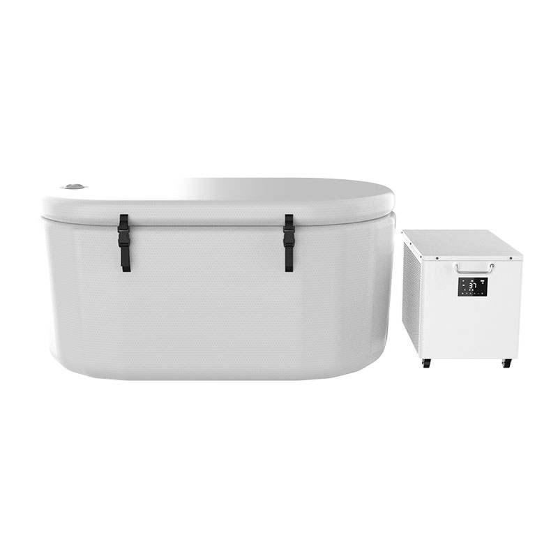 Kolam renang dingin yang besar tiup