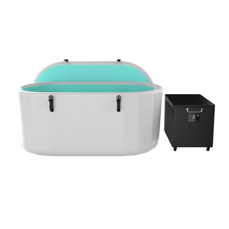 Kolam renang dingin yang besar tiup